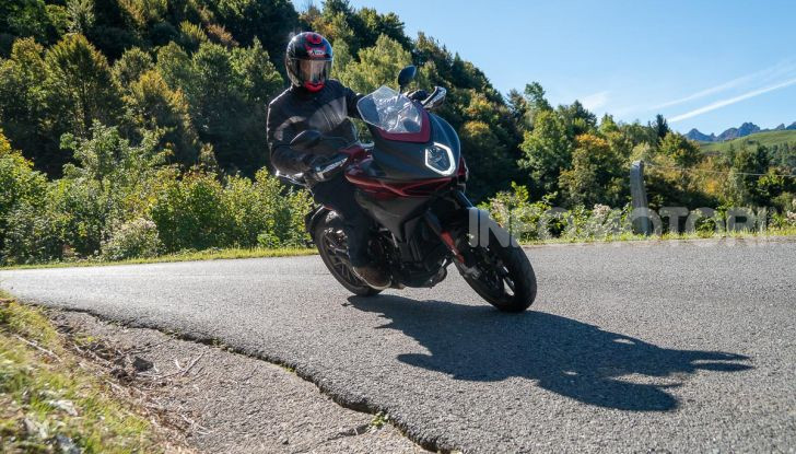 MV Agusta Turismo Veloce Lusso SCS, affilata come una Brutale, comoda come uno scooter - Foto 52 di 58