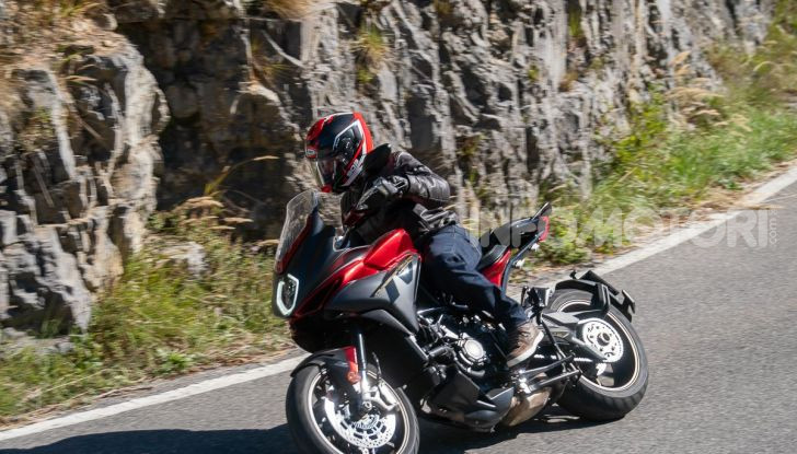 MV Agusta Turismo Veloce Lusso SCS, affilata come una Brutale, comoda come uno scooter - Foto 57 di 58