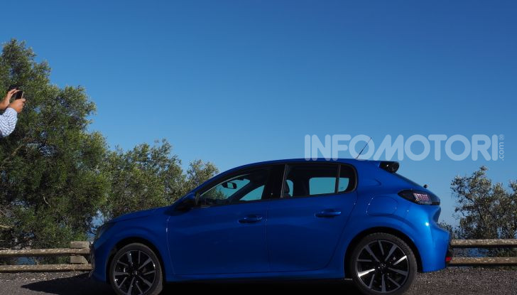 Nuova Peugeot 208: motori, prezzi e impressioni di guida - Foto 7 di 12
