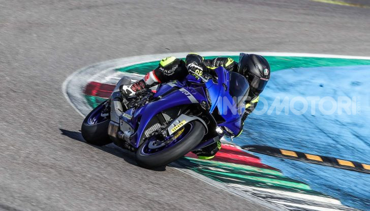 [VIDEO] Prova Yamaha R1 ed R1M 2020, tante piccole novità per una moto quasi perfetta - Foto 15 di 38