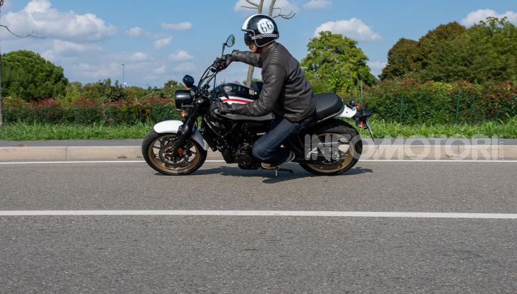 Prova Yamaha XSR 700 XTribute, la Sport Heritage omaggia l’XT di Rambo - Foto 2 di 37