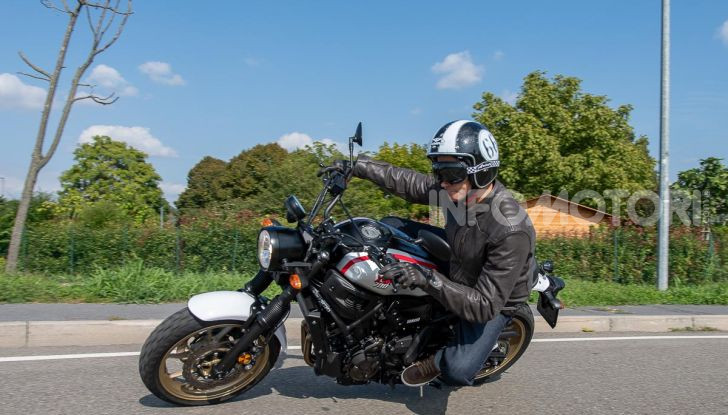 Prova Yamaha XSR 700 XTribute, la Sport Heritage omaggia l’XT di Rambo - Foto 1 di 37
