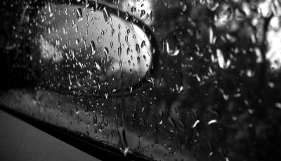 Acqua in auto: come asciugare l’abitacolo e cosa fare in caso di alluvione