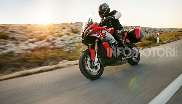 BMW S 1000 XR 2020: ad Eicma la nuova versione della crossover della Casa dell’elica - Foto 8 di 51