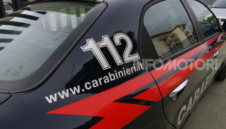 Un'auto dei Carabinieri impegnata in un furto