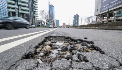 Danni per le buche stradali: chi paga, risarcimenti e normativa