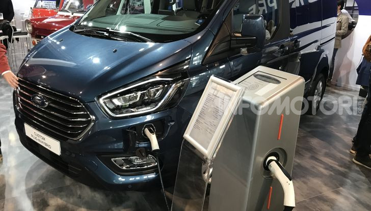 Ford Transit, 60 anni di successi per il commerciale dell’Ovale Blu - Foto 1 di 7