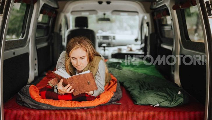 Viaggio in auto dormire macchina