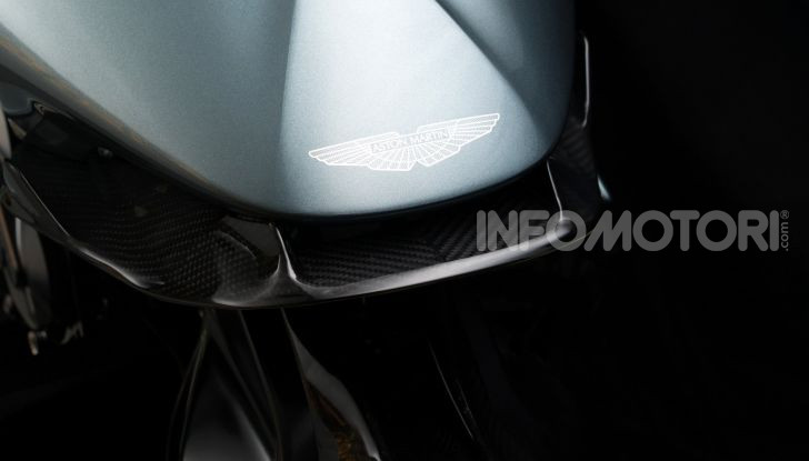 Aston Martin presenta la prima moto della propria storia - Foto 8 di 10