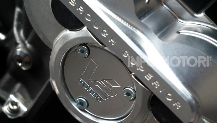 Aston Martin presenta la prima moto della propria storia - Foto 9 di 10