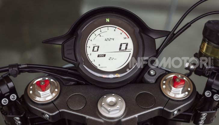 CF Moto 700CL-X: presentata a EICMA la nuova classic di media cilindrata - Foto 1 di 12