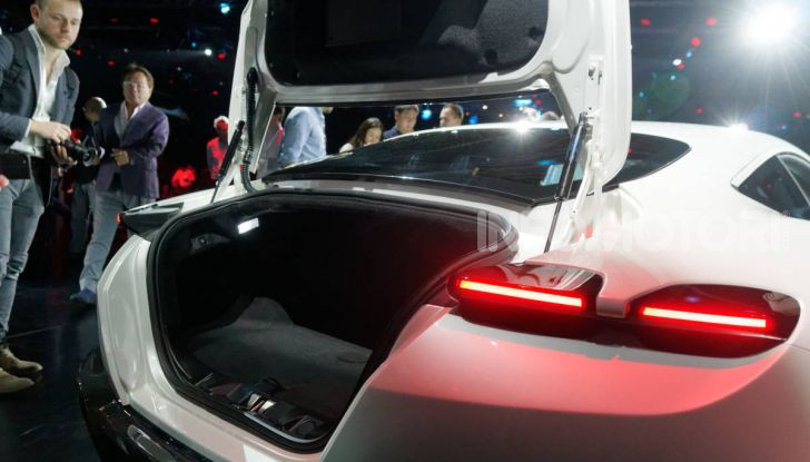 Video anteprima Ferrari Roma, la nuova dolce vita su ruote - Foto 30 di 52