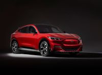 Ford Mustang Mach-E: per il SUV elettrico servono 50.000 euro