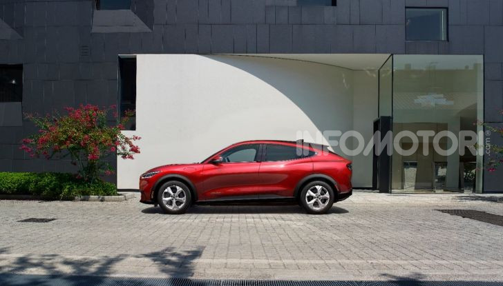 Mustang Mach-E, il primo SUV elettrico di Ford - Foto 2 di 20