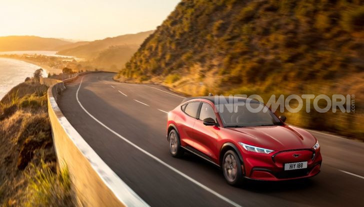 Mustang Mach-E, il primo SUV elettrico di Ford - Foto 3 di 20