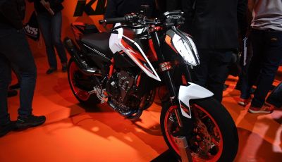 KTM 890 Duke R 2020: il bicilindrico LC8 arriva a 121CV!