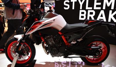 KTM 890 Duke R: motore di media cilindrata ma prestazioni top