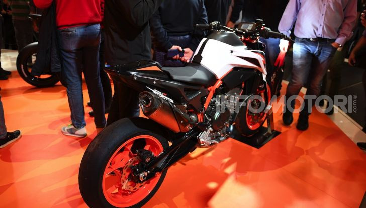 KTM 890 Duke R 2020: il bicilindrico LC8 arriva a 121CV! - Foto 5 di 14