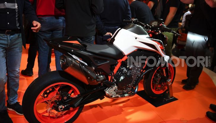 KTM 890 Duke R 2020: il bicilindrico LC8 arriva a 121CV! - Foto 7 di 14