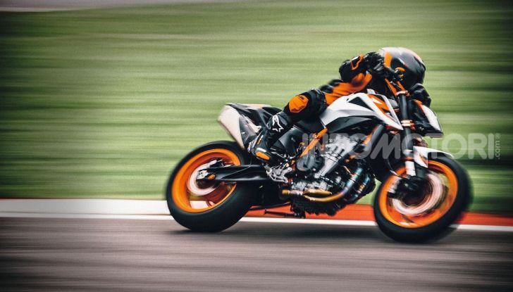 KTM 890 Duke R 2020: il bicilindrico LC8 arriva a 121CV! - Foto 13 di 14
