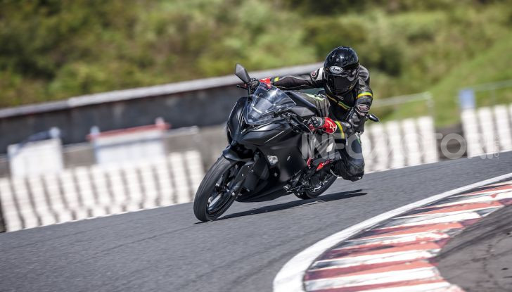 Kawasaki sempre più verde: arriva la prima moto elettirica di Akashi - Foto 1 di 12