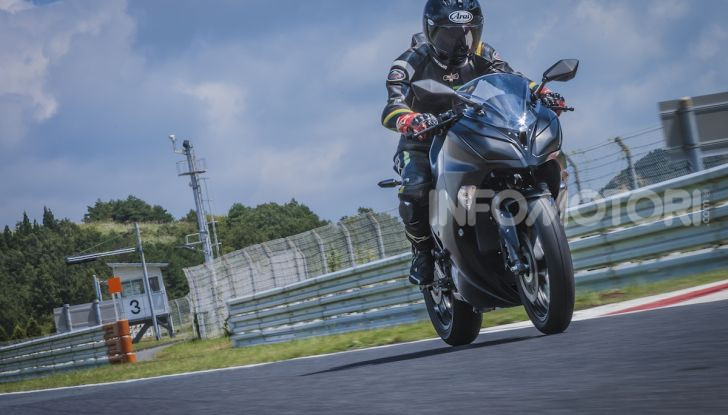 Kawasaki sempre più verde: arriva la prima moto elettirica di Akashi - Foto 10 di 12