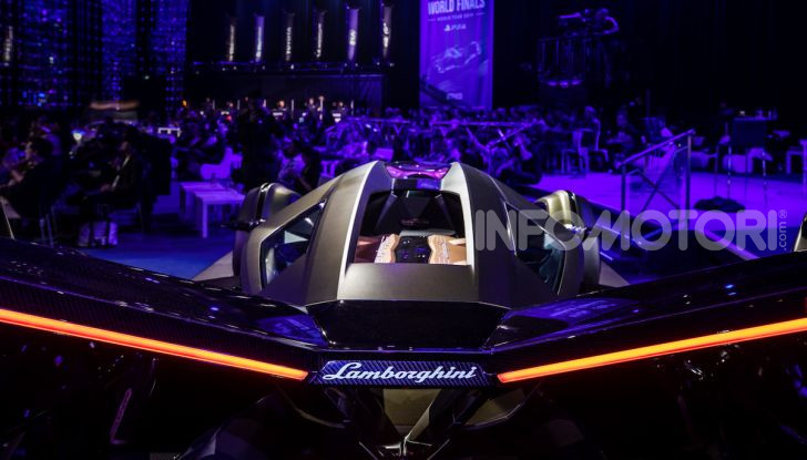 Lamborghini presenta la Lambo V12 Vision Gran Turismo - Foto 19 di 34