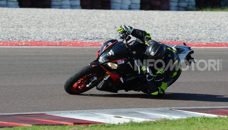 Prova in pista Michelin Power Cup Evo: facile e versatile, non solo per la pista - Foto 30 di 44