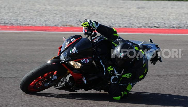 Prova in pista Michelin Power Cup Evo: facile e versatile, non solo per la pista - Foto 32 di 44