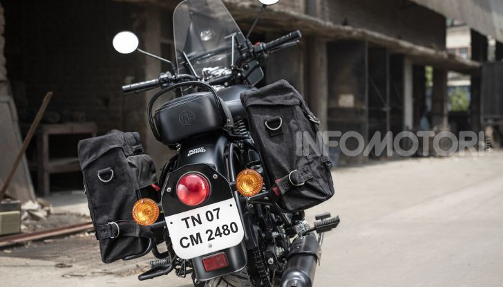 Royal Enfield porta a EICMA tradizone e passione per il custom - Foto 15 di 17