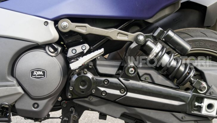 Prova SYM Maxsym TL 500, il maxi bicilindrico “non estremo” che mancava - Foto 10 di 28