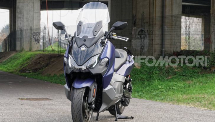 Prova SYM Maxsym TL 500, il maxi bicilindrico “non estremo” che mancava - Foto 19 di 28