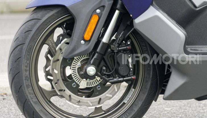 Prova SYM Maxsym TL 500, il maxi bicilindrico “non estremo” che mancava - Foto 22 di 28