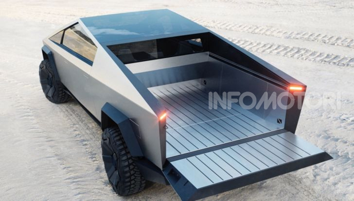 Tesla Cybertruck: il pick-up elettrico tagliato col machete - Foto 6 di 10