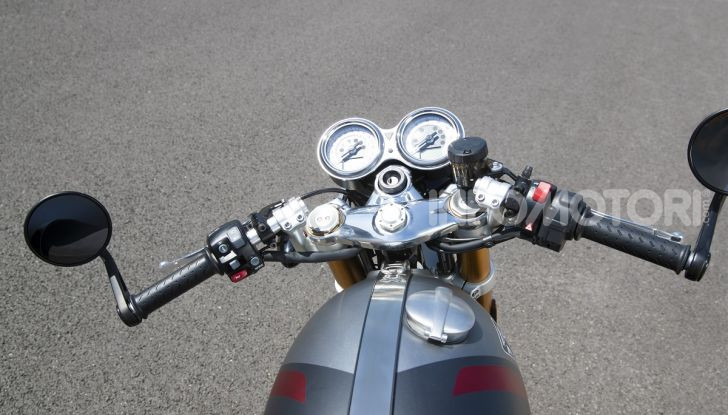 Triumph Thruxton RS 2020: l’iconica cafè racer si evolve in chiave moderna - Foto 27 di 33