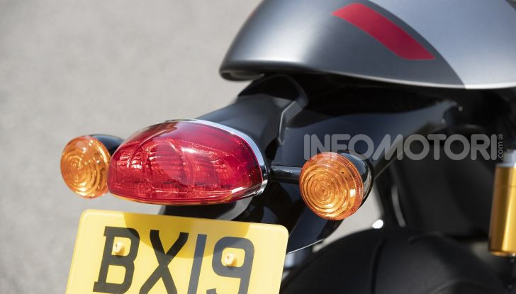 Triumph Thruxton RS 2020: l’iconica cafè racer si evolve in chiave moderna - Foto 30 di 33