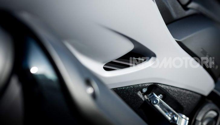 Video prova in anteprima Yamaha TMAX 560 2020, è maggiorenne ma continua a crescere - Foto 5 di 83