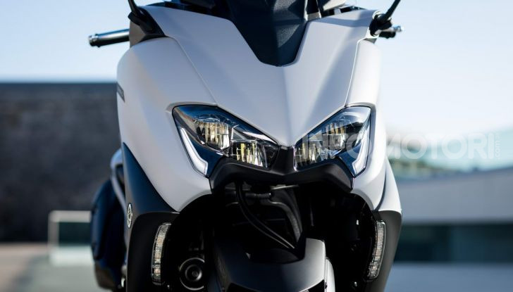 Video prova in anteprima Yamaha TMAX 560 2020, è maggiorenne ma continua a crescere - Foto 6 di 83