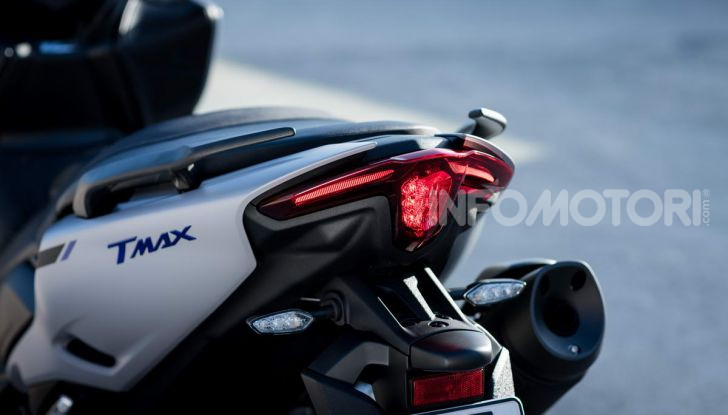 Video prova in anteprima Yamaha TMAX 560 2020, è maggiorenne ma continua a crescere - Foto 9 di 83