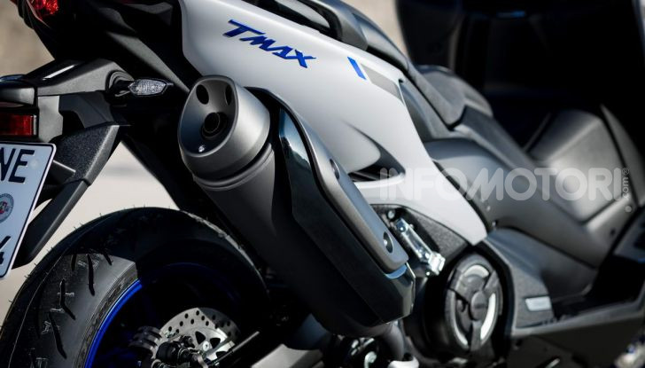 Video prova in anteprima Yamaha TMAX 560 2020, è maggiorenne ma continua a crescere - Foto 10 di 83