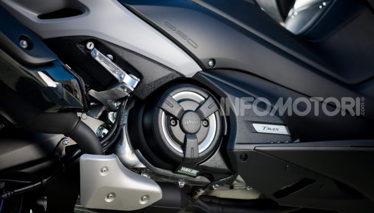 Video prova in anteprima Yamaha TMAX 560 2020, è maggiorenne ma continua a crescere - Foto 11 di 83