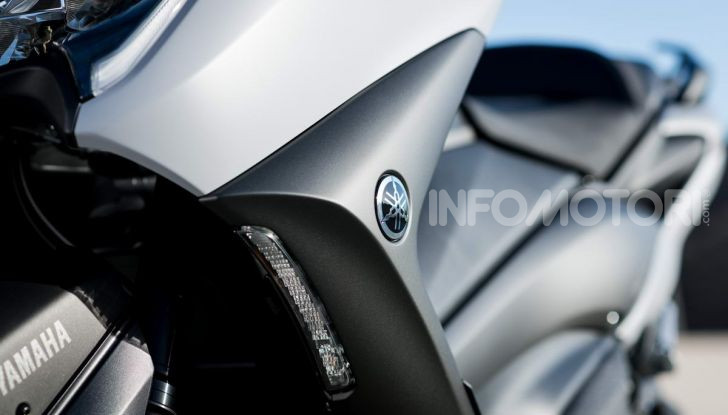 Video prova in anteprima Yamaha TMAX 560 2020, è maggiorenne ma continua a crescere - Foto 13 di 83