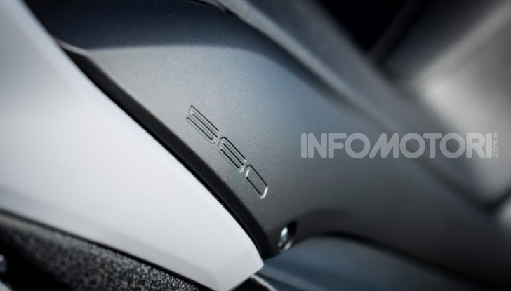 Video prova in anteprima Yamaha TMAX 560 2020, è maggiorenne ma continua a crescere - Foto 16 di 83