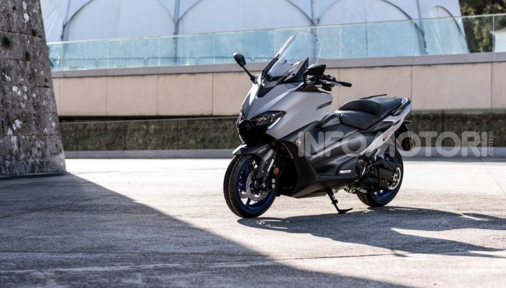 Video prova in anteprima Yamaha TMAX 560 2020, è maggiorenne ma continua a crescere - Foto 21 di 83