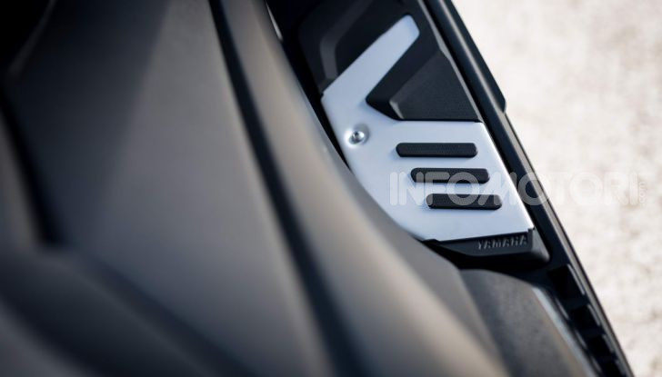 Video prova in anteprima Yamaha TMAX 560 2020, è maggiorenne ma continua a crescere - Foto 27 di 83