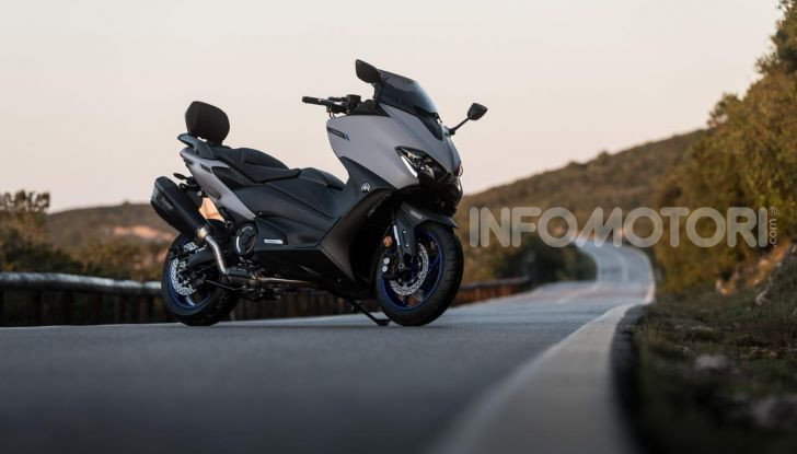 Video prova in anteprima Yamaha TMAX 560 2020, è maggiorenne ma continua a crescere - Foto 32 di 83