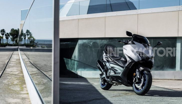 Video prova in anteprima Yamaha TMAX 560 2020, è maggiorenne ma continua a crescere - Foto 34 di 83