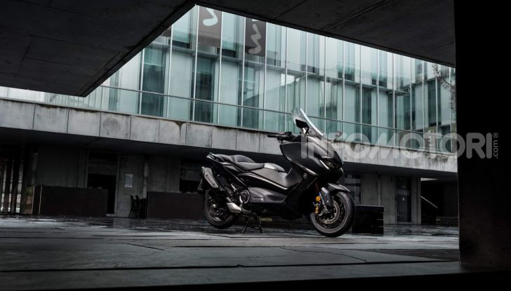 Video prova in anteprima Yamaha TMAX 560 2020, è maggiorenne ma continua a crescere - Foto 36 di 83