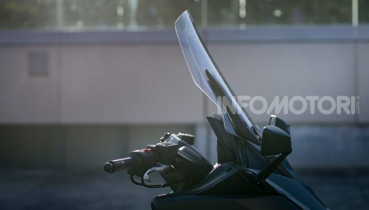 Video prova in anteprima Yamaha TMAX 560 2020, è maggiorenne ma continua a crescere - Foto 44 di 83