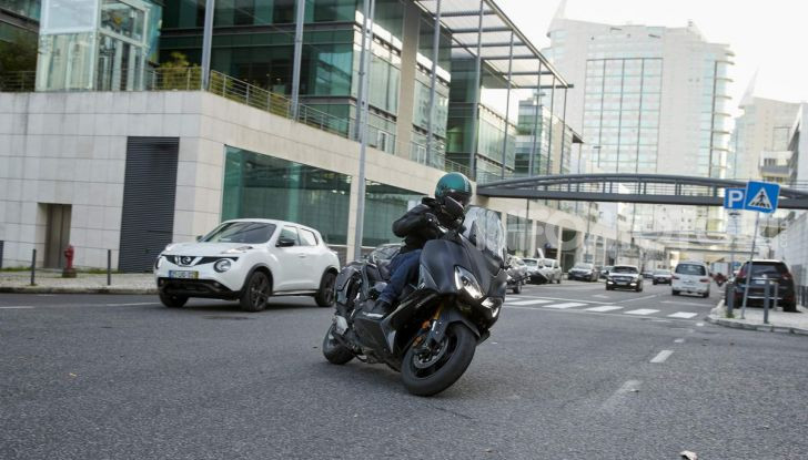 Video prova in anteprima Yamaha TMAX 560 2020, è maggiorenne ma continua a crescere - Foto 52 di 83